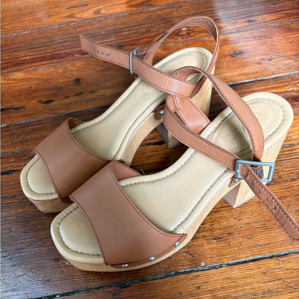 Universal Thread platform heels (8.5) - Picture 3 of 5